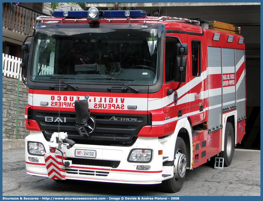 VF 24132
Vigili del Fuoco
Regione Autonoma Valle d'Aosta
Mercedes Benz Actros 1841
Parole chiave: VF;V.F.;Vigili;Fuoco;Regione;Autonoma;Valle;Aosta;Mercedes Benz;Actros;1841