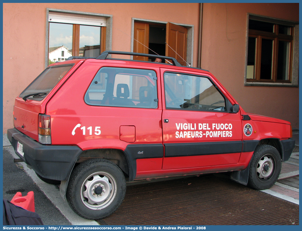 VF 21496
Vigili del Fuoco
Regione Autonoma Valle d'Aosta
Fiat Panda 4x4 II serie
Parole chiave: VF;V.F.;Vigili;Fuoco;Regione;Autonoma;Valle;Aosta;Fiat;Panda;4x4;21496