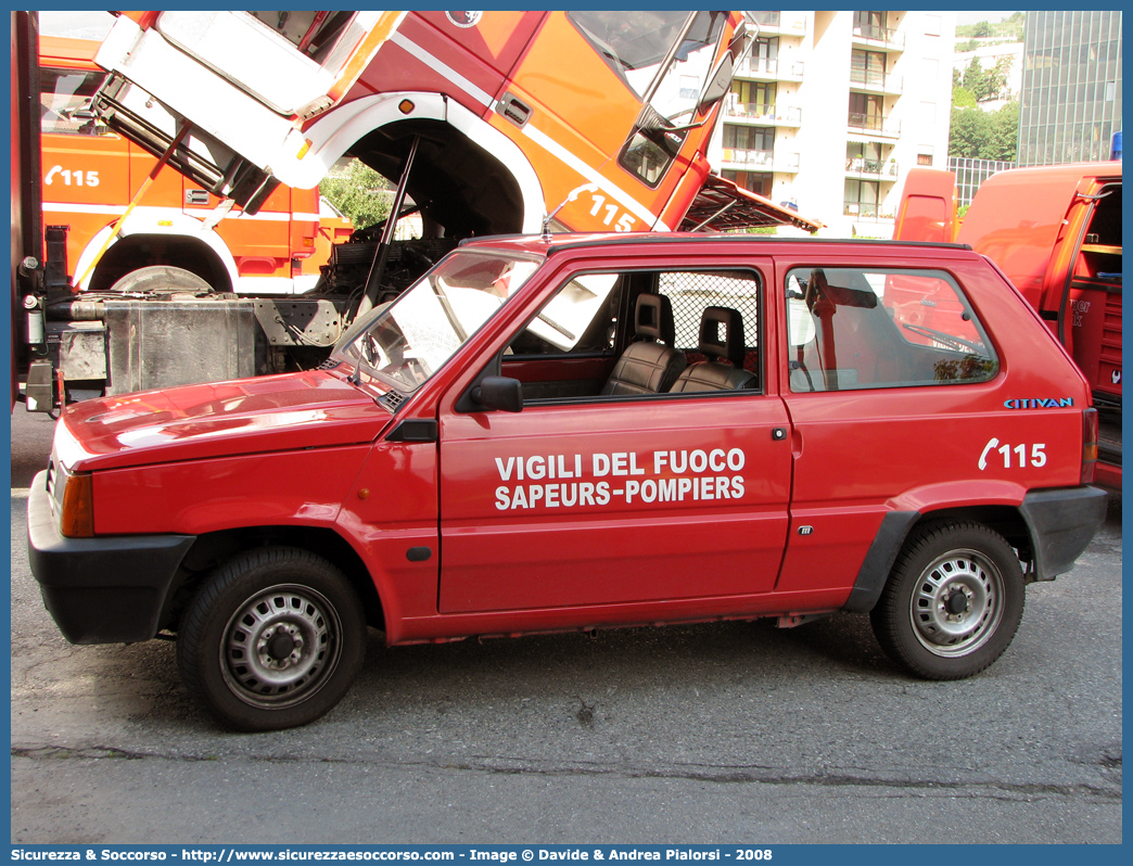 VF 21500
Vigili del Fuoco
Regione Autonoma Valle d'Aosta
Fiat Panda II serie
Parole chiave: VF;V.F.;Vigili;Fuoco;Regione;Autonoma;Valle;Aosta;Fiat;Panda;21500