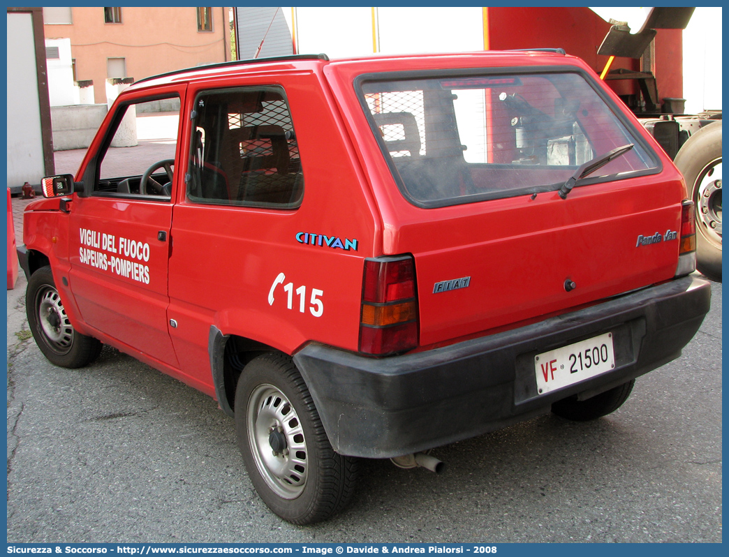 VF 21500
Vigili del Fuoco
Regione Autonoma Valle d'Aosta
Fiat Panda II serie
Parole chiave: VF;V.F.;Vigili;Fuoco;Regione;Autonoma;Valle;Aosta;Fiat;Panda;21500