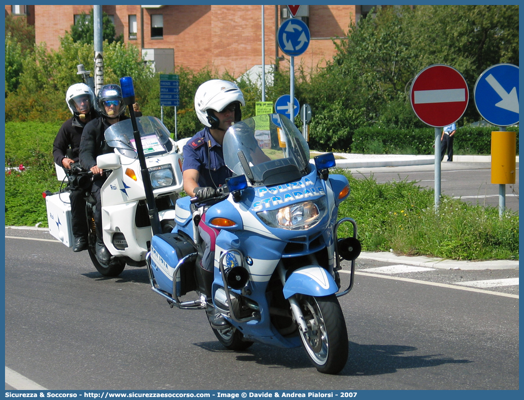 -
Polizia di Stato
Polizia Stradale
Bmw R850RT II serie
Parole chiave: Polizia di Stato;Polizia;PS;Polizia Stradale;BMW;R850;RT