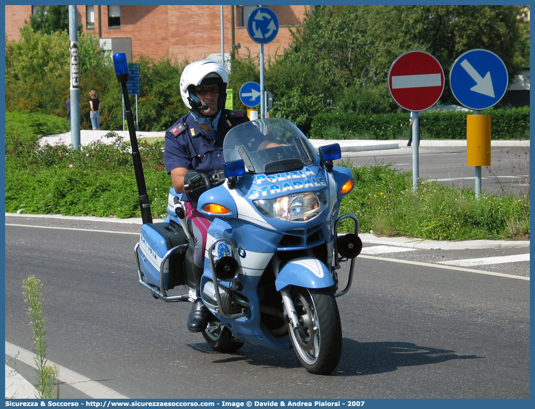 -
Polizia di Stato
Polizia Stradale
Bmw R850RT II serie
Parole chiave: Polizia di Stato;Polizia;PS;Polizia Stradale;BMW;R850;RT