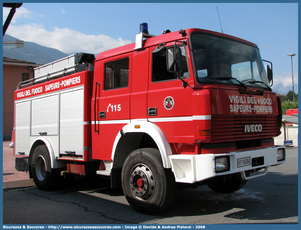 VF 16584
Vigili del Fuoco
Regione Autonoma Valle d'Aosta
Iveco 190-26
Parole chiave: VVF;V.V.F.;Vigili;del;Fuoco;Regione;Autonoma;Valle;Aosta;Iveco;190-26