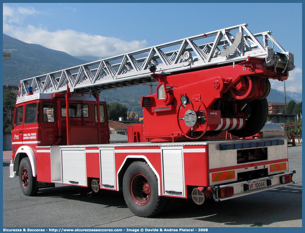 VF 10044
Vigili del Fuoco
Regione Autonoma Valle d'Aosta
Fiat 684N
Parole chiave: VF;V.F.;Vigili;Fuoco;Regione;Autonoma;Valle;Aosta;Fiat;684N;10044