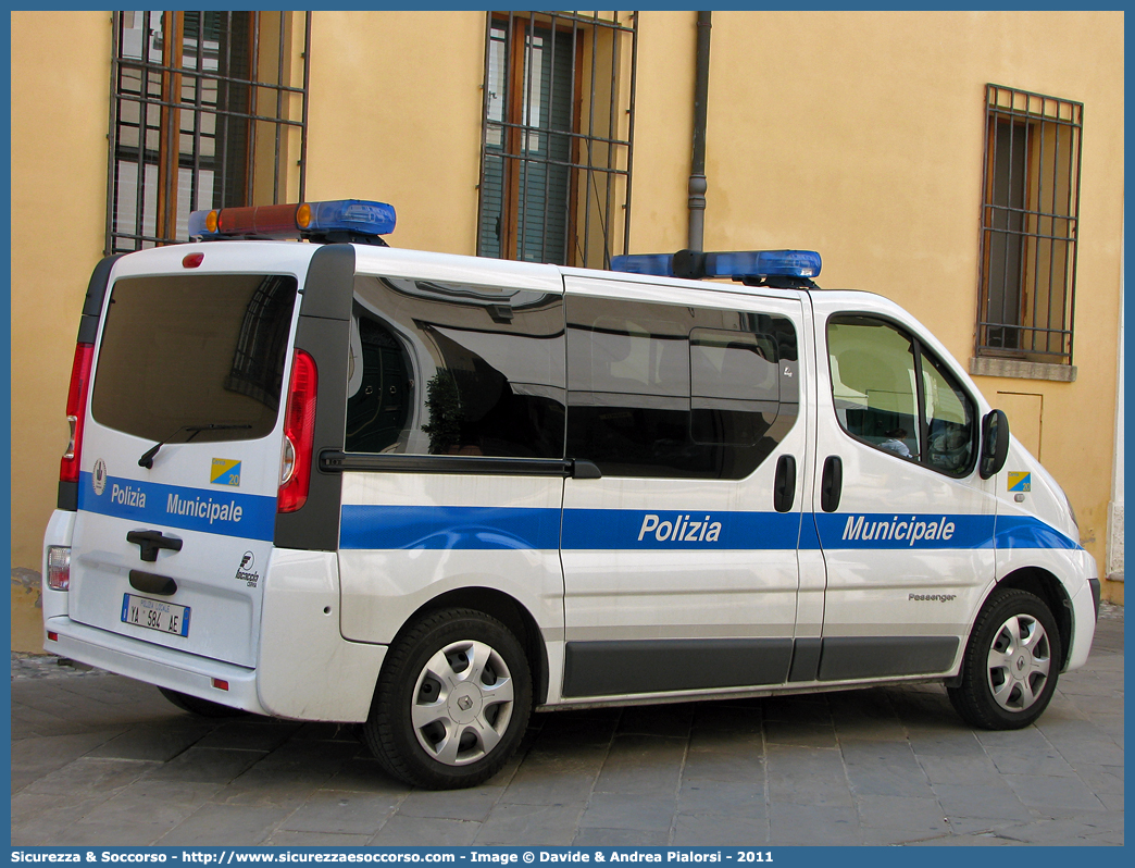 Polizia Locale YA584AE
Polizia Municipale
Comune di Cervia
Renault Trafic III serie
Allestitore Focaccia Group S.r.l.
Parole chiave: Polizia;Locale;Municipale;Cervia;Renault;Trafic;Focaccia;YA584AE;YA 584 AE