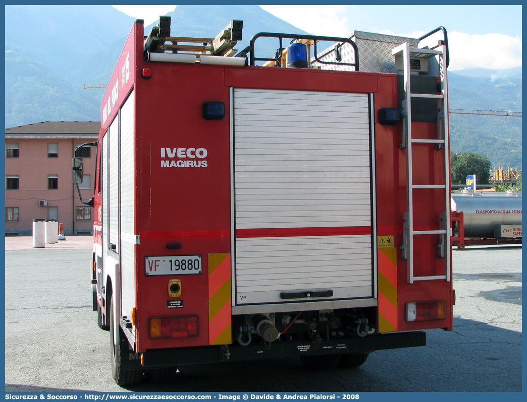 VF 19880
Vigili del Fuoco
Regione Autonoma Valle d'Aosta
Iveco Magirus EuroFire 100E21 I serie
Parole chiave: VF;V.F.;Vigili;Fuoco;Regione;Autonoma;Valle;Aosta;Iveco;Magirus;EuroFire;100E21 I serie;19880