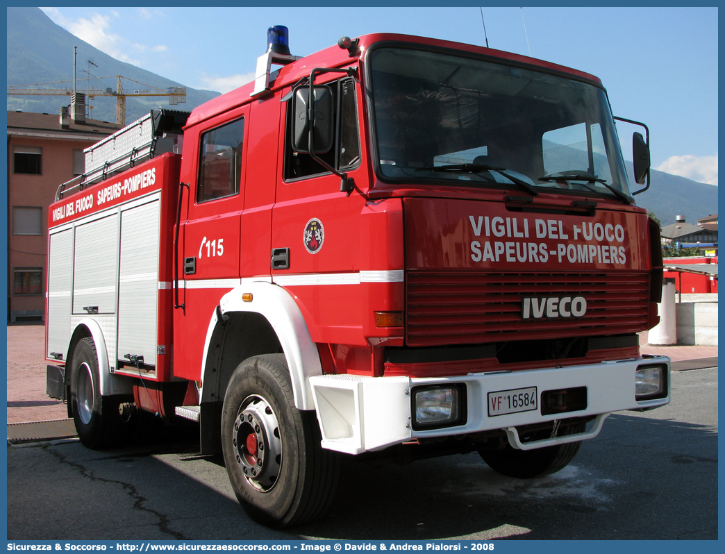 VF 16584
Vigili del Fuoco
Regione Autonoma Valle d'Aosta
Iveco 190-26
Parole chiave: VVF;V.V.F.;Vigili;del;Fuoco;Regione;Autonoma;Valle;Aosta;Iveco;190-26