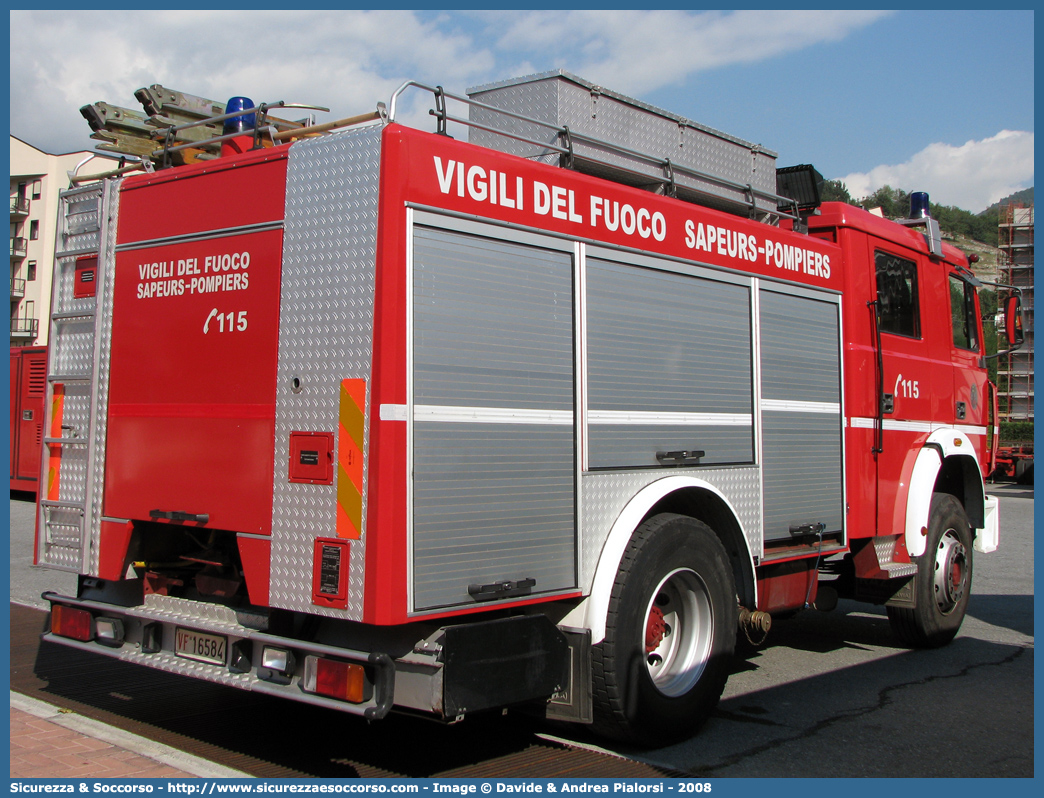 VF 16584
Vigili del Fuoco
Regione Autonoma Valle d'Aosta
Iveco 190-26
Parole chiave: VVF;V.V.F.;Vigili;del;Fuoco;Regione;Autonoma;Valle;Aosta;Iveco;190-26