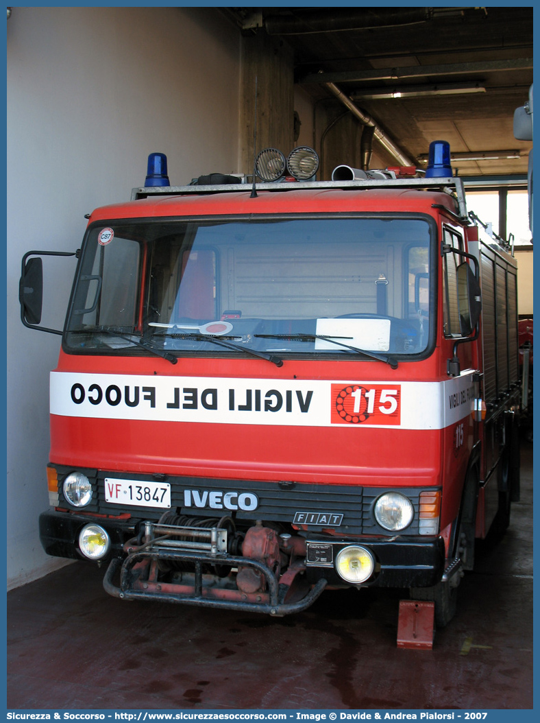 VF 13847
Corpo Nazionale Vigili del Fuoco
Iveco 60-10
Allestitore Baribbi S.p.A.
Parole chiave: Corpo;Nazionale;Vigili del Fuoco;Vigili;Fuoco;Polisoccorso;Iveco;60-10;60 - 10;Baribbi