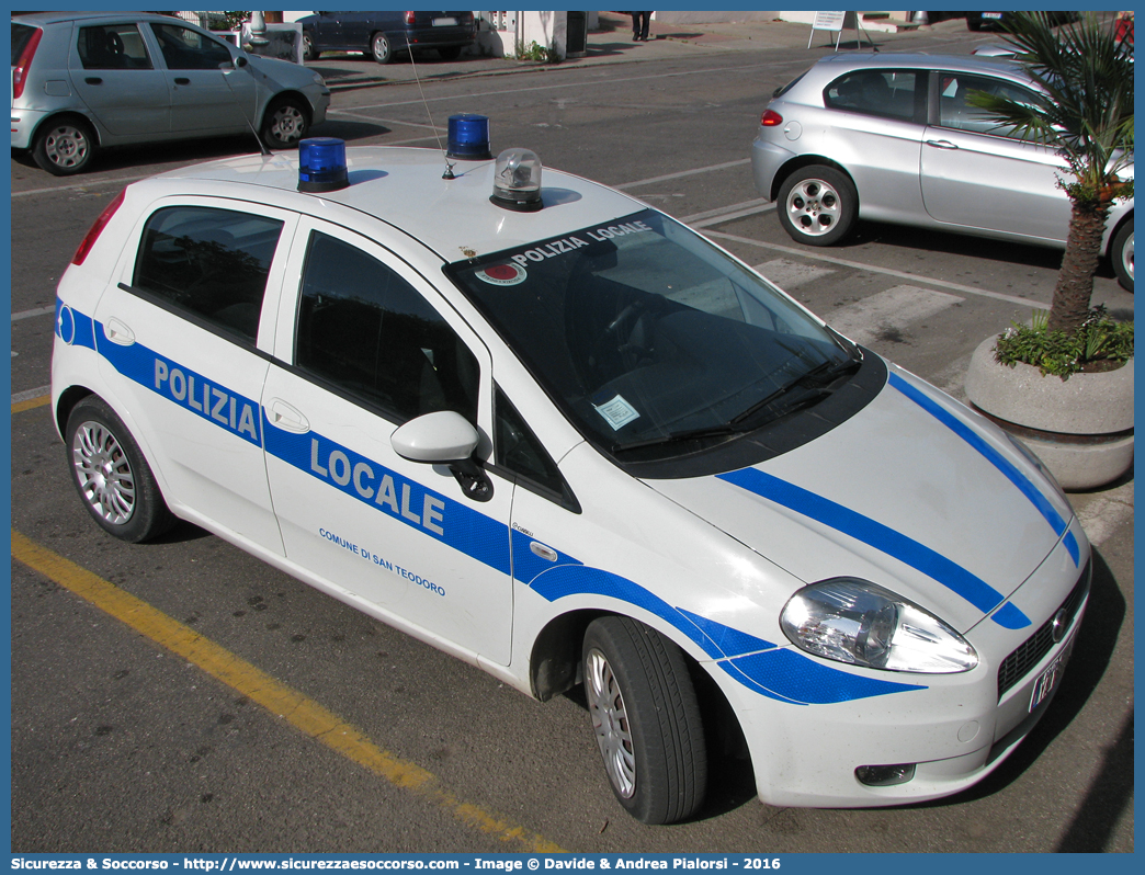 Polizia Locale YA165AH
Polizia Locale
Comune di San Teodoro
Fiat Grande Punto
Allestitore Ciabilli S.r.l.
Parole chiave: Polizia;Locale;Municipale;San Teodoro;Fiat;Grande Punto;Ciabilli;YA165AH;YA 165 AH