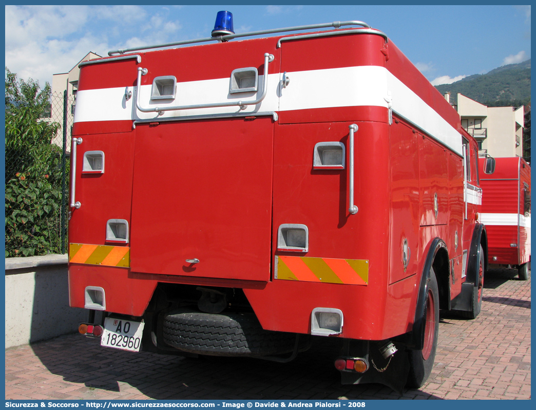 -
Vigili del Fuoco
Regione Autonoma Valle d'Aosta
Fiat OM 150
Parole chiave: VF;V.F.;Vigili;Fuoco;Regione;Autonoma;Valle;Aosta;Volontari;Fiat;OM;150