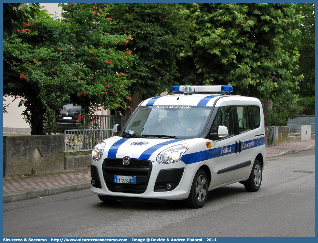 Polizia Locale YA273AD
Polizia Municipale
Comune di Ravenna
Fiat Doblò II serie
Allestitore Focaccia Group S.r.l.
Parole chiave: Polizia;Locale;Municipale;Ravenna;Fiat;Doblo;Doblò;YA273AD;YA 273 AD;Focaccia