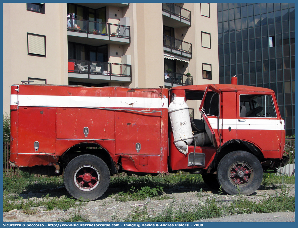 -
Vigili del Fuoco
Regione Autonoma Valle d'Aosta
Fiat OM 150
Parole chiave: VF;V.F.;Vigili;Fuoco;Regione;Autonoma;Valle;Aosta;Volontari;Fiat;OM;150