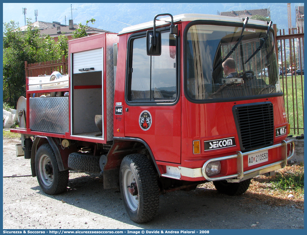 -
Vigili del Fuoco
Regione Autonoma Valle d'Aosta
Ozeta Seicom 35
Parole chiave: VF;V.F.;Vigili;Fuoco;Regione;Autonoma;Valle;Aosta;Volontari;Ozeta;Seicom;35