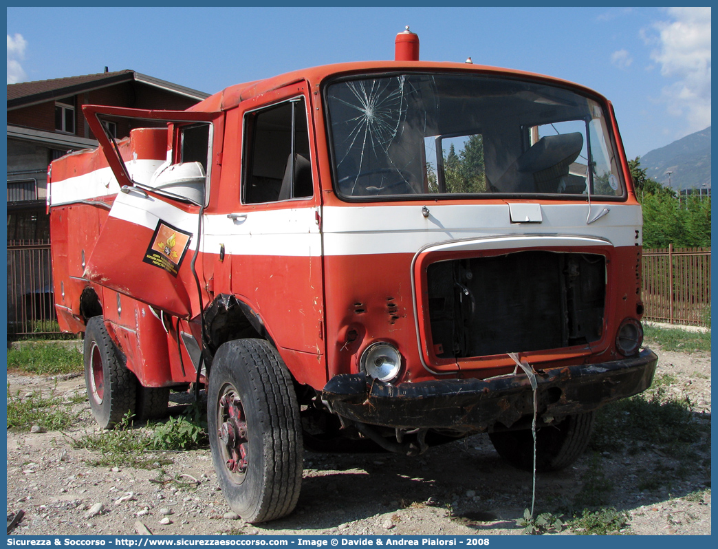 -
Vigili del Fuoco
Regione Autonoma Valle d'Aosta
Fiat OM 150
Parole chiave: VF;V.F.;Vigili;Fuoco;Regione;Autonoma;Valle;Aosta;Volontari;Fiat;OM;150