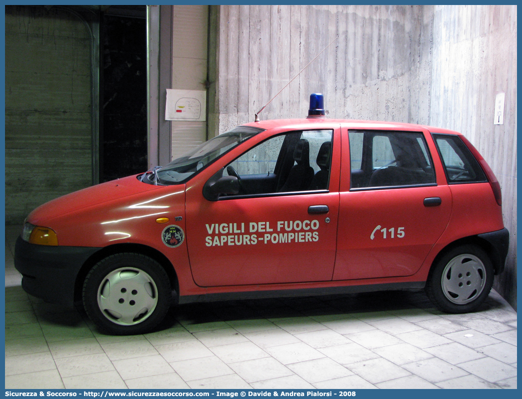 VF 18721
Vigili del Fuoco
Regione Autonoma Valle d'Aosta
Fiat Punto I serie
Parole chiave: VF;V.F.;Vigili;Fuoco;Regione;Autonoma;Valle;Aosta;Fiat;Punto;18721