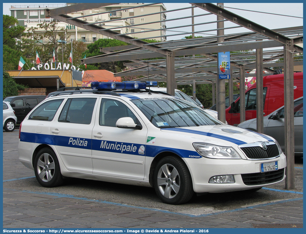 Polizia Locale YA094AD
Polizia Municipale
Corpo Unico del Frignano
Skoda Octavia Wagon III serie
Allestitore Bertazzoni S.r.l.
Parole chiave: Polizia;Locale;Municipale;Frignano;Fanano;Fiumalbo;Lama Mocogno;Pavullo nel Frignano;Pievepelago;Polinago;Riolunato;Serramazzoni;Skoda;Octavia;Station;Wagon;SW;S.W.;Bertazzoni;YA094AD;YA 094 AD