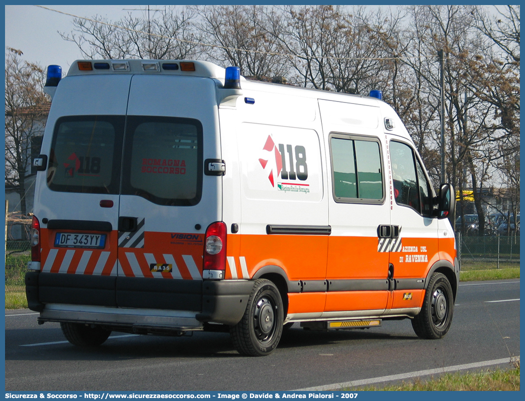 RA 35
118 Romagna Soccorso
Ambito Territoriale di Ravenna
Renault Master III serie
Allestitore Vision S.r.l.
Parole chiave: Renault;Master;118;Romagna;Ravenna;Soccorso;Ambulanza;Autoambulanza;Vision