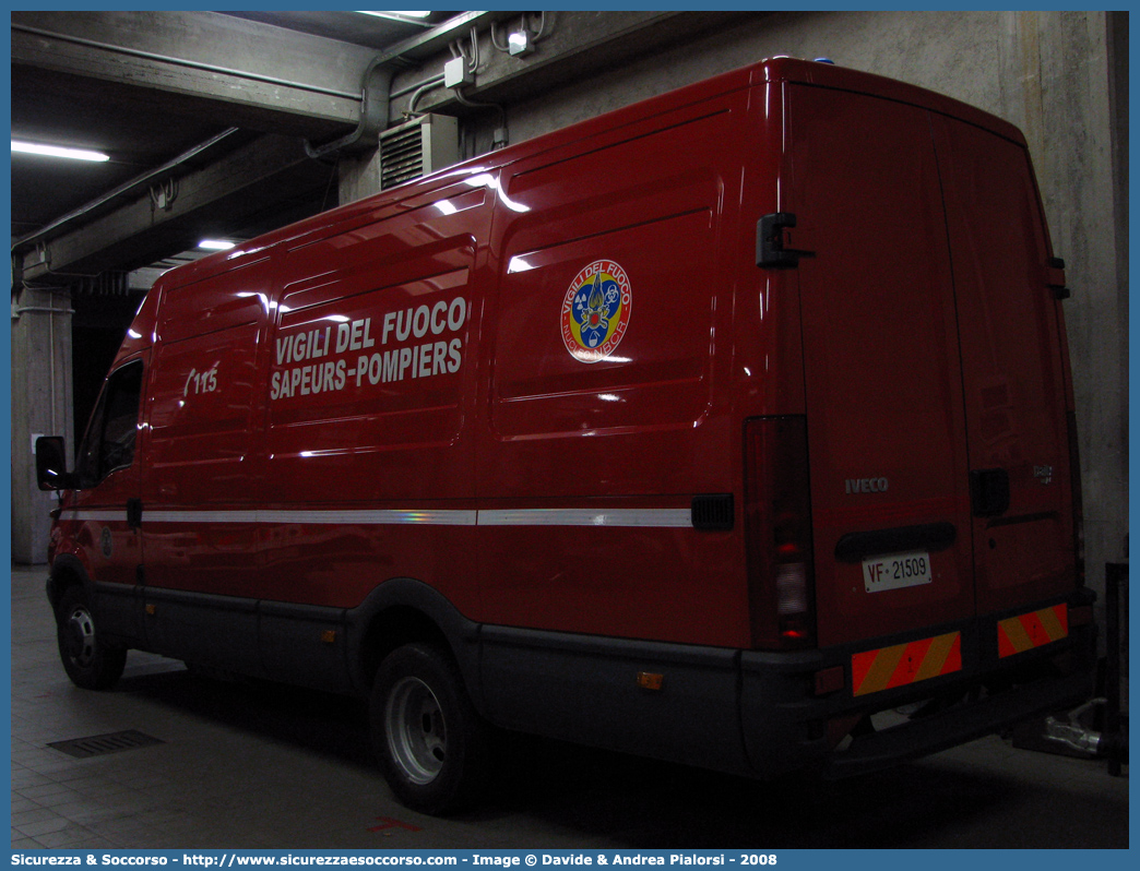 VF 21509
Vigili del Fuoco
Regione Autonoma Valle d'Aosta
Nucleo N.B.C.R.
Iveco Daily 50C15 III serie
Parole chiave: VF;V.F.;Vigili;Fuoco;Regione;Autonoma;Valle;Aosta;Iveco;Daily;50C15;NBCR;N.B.C.R.;Nucleare;Batteriologico;Chimico;Radiologico;Radiometrico;Radiometria;Radioattività;Radioattivita;21509