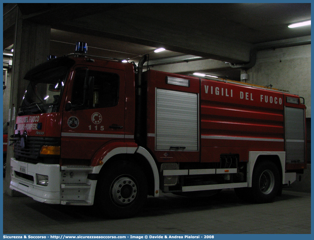 VF 21298
Vigili del Fuoco
Regione Autonoma Valle d'Aosta
Mercedes Benz Atego 1828 I serie
Allestitore BAI S.r.l.
Parole chiave: VVF;V.V.F.;Vigili;del;Fuoco;Regione;Autonoma;Valle;Aosta;Mercedes Benz;Atego;BAI;B.A.I.