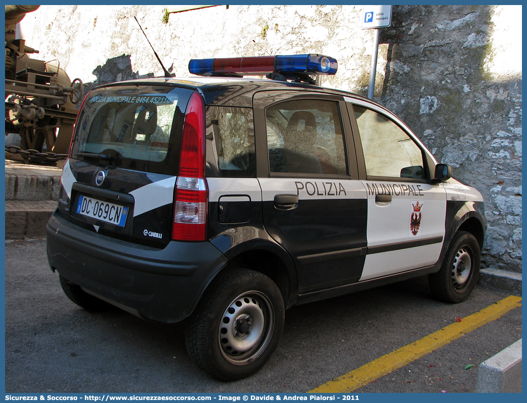 -
Polizia Municipale
Corpo Intercomunale
Rovereto e Valli del Leno
Fiat Nuova Panda 4x4 I serie
Allestitore Ciabilli S.r.l.
Parole chiave: Polizia;Locale;Municipale;Rovereto;Valli;Leno;Terragnolo;Trambileno;Fiat;Nuova Panda;4x4;Ciabilli