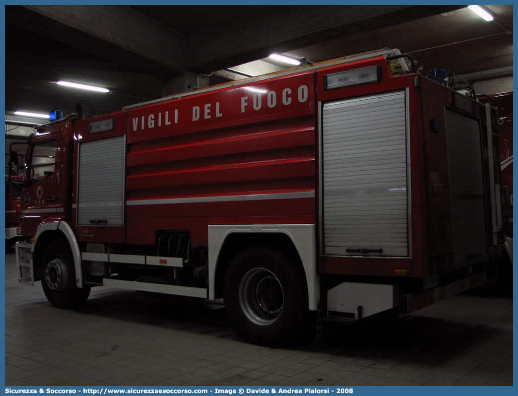 VF 21298
Vigili del Fuoco
Regione Autonoma Valle d'Aosta
Mercedes Benz Atego 1828 I serie
Allestitore BAI S.r.l.
Parole chiave: VVF;V.V.F.;Vigili;del;Fuoco;Regione;Autonoma;Valle;Aosta;Mercedes Benz;Atego;BAI;B.A.I.