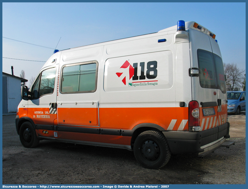 RA 30
118 Romagna Soccorso
Ambito Territoriale di Ravenna
Renault Master III serie
Allestitore Vision S.r.l.
Parole chiave: Renault;Master;118;Romagna;Ravenna;Soccorso;Ambulanza;Autoambulanza;Vision