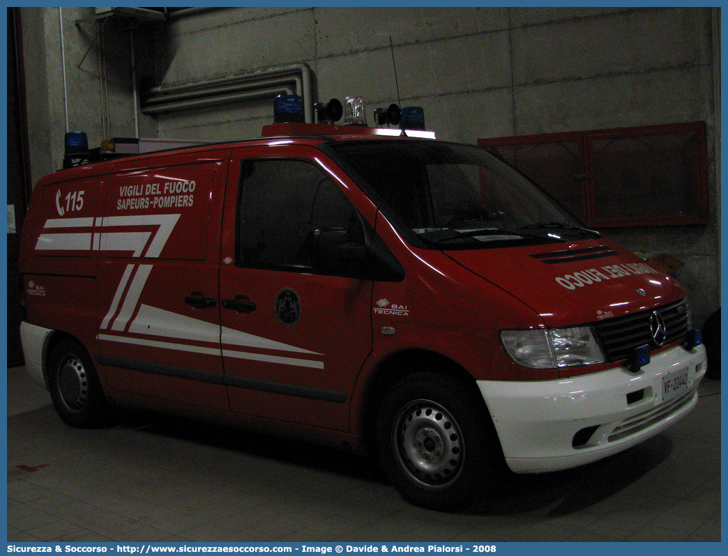 VF 22442
Vigili del Fuoco
Regione Autonoma Valle d'Aosta
Mercedes Benz Classe V I serie restyling
Parole chiave: VF;V.F.;Vigili;Fuoco;Regione;Autonoma;Valle;Aosta;Mercedes;Benz;Vito;22442