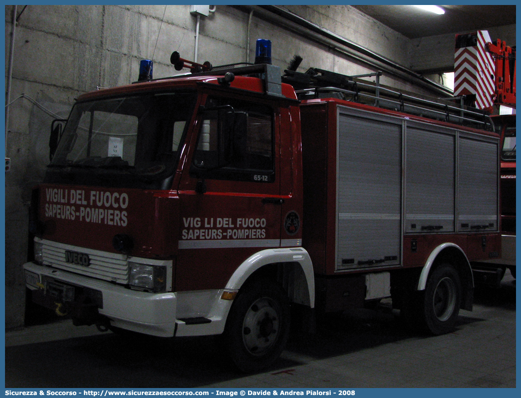 VF 17011
Vigili del Fuoco
Regione Autonoma Valle d'Aosta
Iveco 65-12
Parole chiave: VF;V.F.;Vigili;Fuoco;Regione;Autonoma;Valle;Aosta;Iveco;65-12