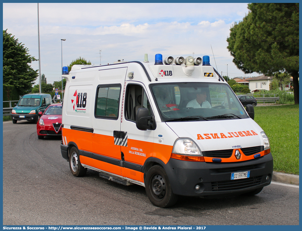 RA 38
118 Romagna Soccorso
Ambito Territoriale di Ravenna
Renault Master III serie
Allestitore Vision S.r.l.
(variante)
Parole chiave: Renault;Master;118;Romagna;Ravenna;Soccorso;Ambulanza;Vision