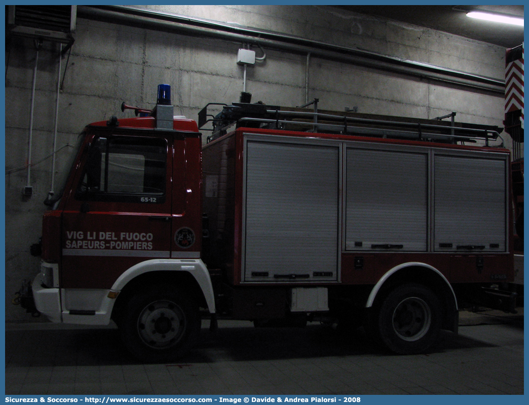 VF 17011
Vigili del Fuoco
Regione Autonoma Valle d'Aosta
Iveco 65-12
Parole chiave: VF;V.F.;Vigili;Fuoco;Regione;Autonoma;Valle;Aosta;Iveco;65-12