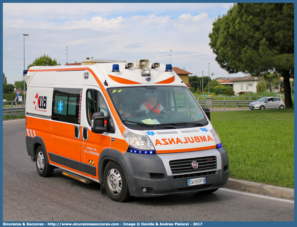 RA 12
118 Romagna Soccorso
Ambito Territoriale di Ravenna
Fiat Ducato III serie
Allestitore Aricar S.p.A.
(variante)
Parole chiave: 118;Romagna;Ravenna;Soccorso;Ambulanza;Autoambulanza;Fiat;Ducato;X250;X 250;Aricar