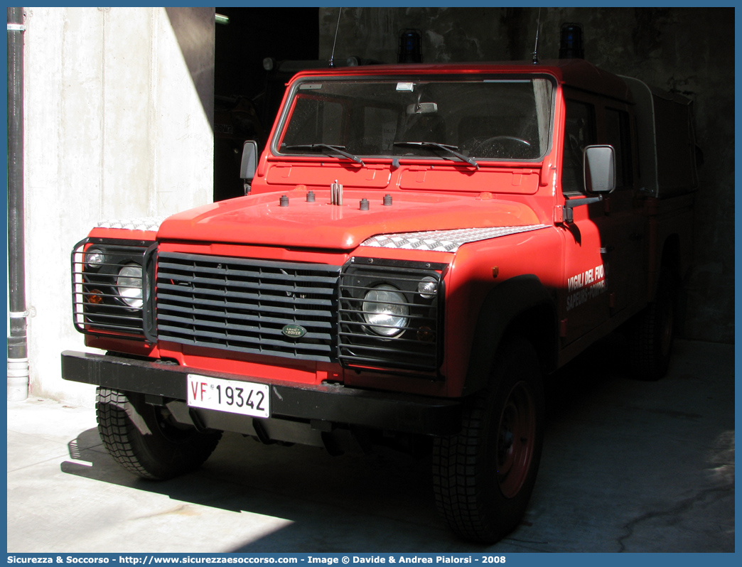 VF 19342
Vigili del Fuoco
Regione Autonoma Valle d'Aosta
Land Rover Defender 130
Parole chiave: VF;V.F.;Vigili;Fuoco;Regione;Autonoma;Valle;Aosta;Land Rover;Defender;130;19342