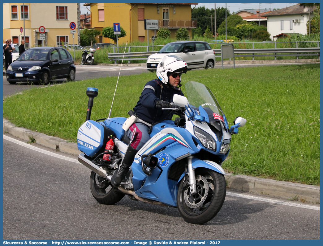 Polizia G2702
Polizia di Stato
Polizia Stradale
Yamaha FJR1300
Parole chiave: Polizia di Stato;Polizia;PS;Stradale;Yamaha;FJR1300;FJR;1300