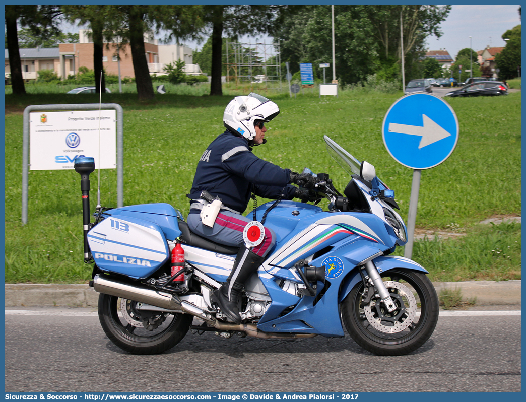 Polizia G2702
Polizia di Stato
Polizia Stradale
Yamaha FJR1300
Parole chiave: Polizia di Stato;Polizia;PS;Stradale;Yamaha;FJR1300;FJR;1300