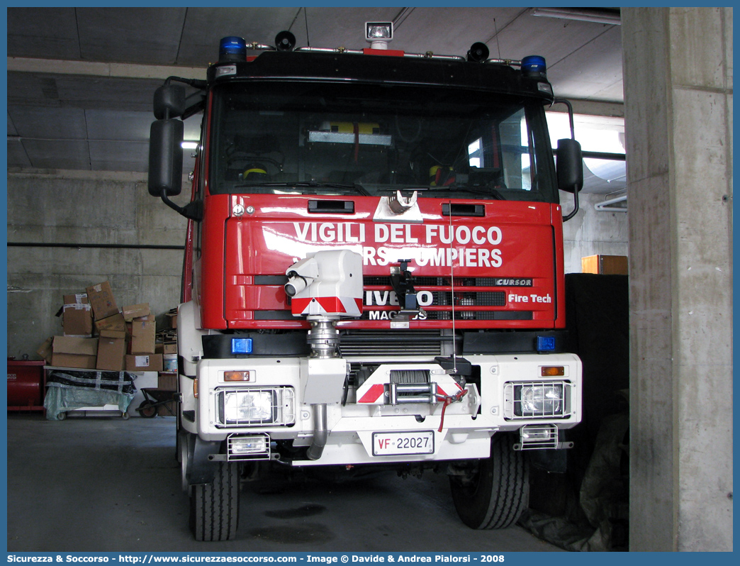 VF 22027
Vigili del Fuoco
Regione Autonoma Valle d'Aosta
Iveco Magirus FireTech 190E31 I serie
Parole chiave: VVF;V.V.F.;Vigili;del;Fuoco;Regione;Autonoma;Valle;Aosta;Iveco;Magirus;FireTech;190E31