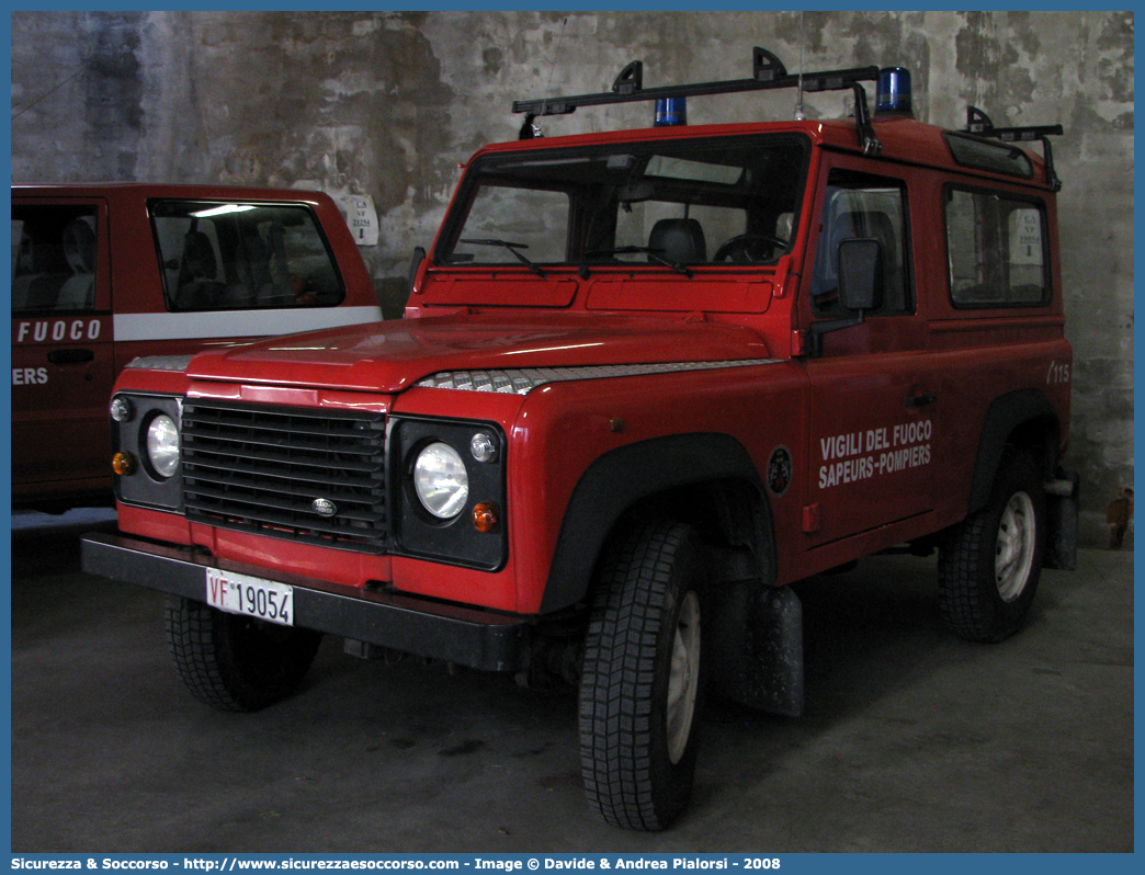 VF 19054
Vigili del Fuoco
Regione Autonoma Valle d'Aosta
Land Rover Defender 90
Parole chiave: VF;V.F.;Vigili;Fuoco;Regione;Autonoma;Valle;Aosta;Land Rover;Defender;90;19054