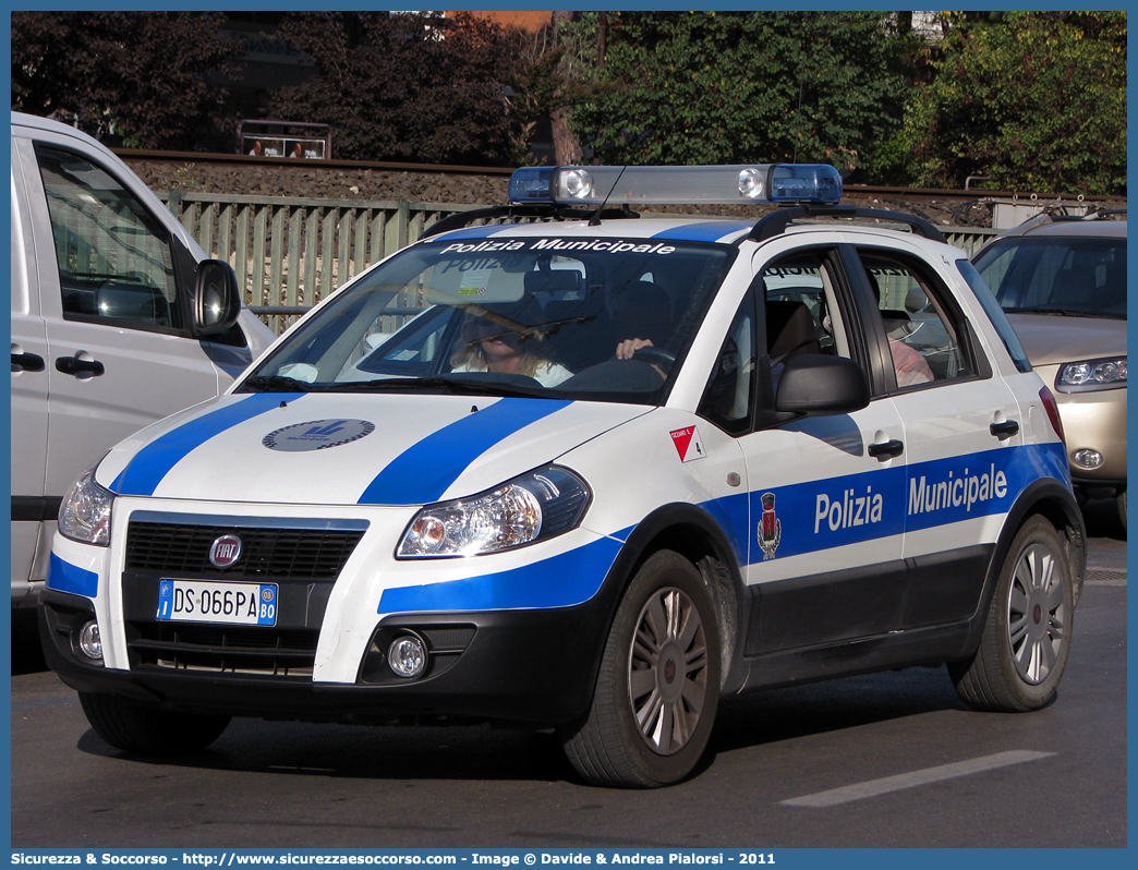 -
Polizia Municipale
Comune di Ozzano dell'Emilia
Fiat Sedici I serie
Allestitore Focaccia Group S.r.l.
(variante)
Parole chiave: Polizia;Locale;Municipale;Ozzano dell'Emilia;Fiat;Sedici;Focaccia