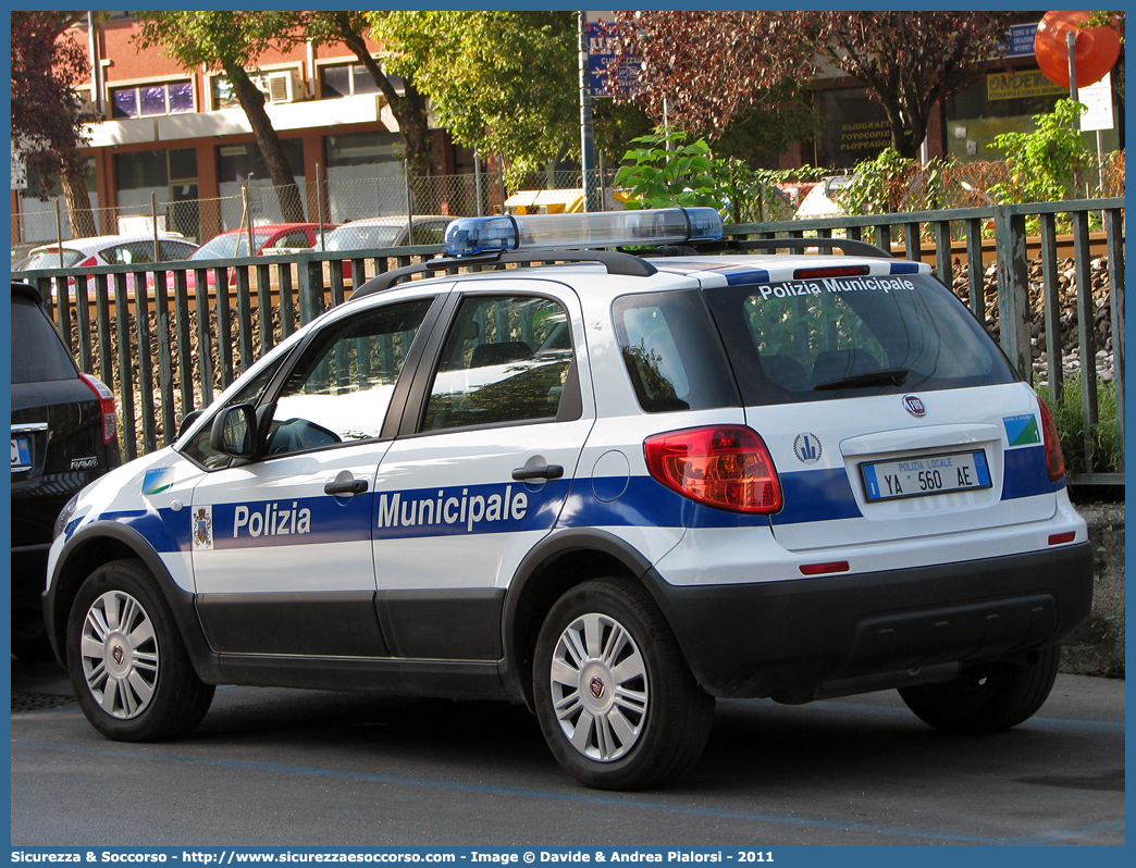 Polizia Locale YA560AE
Polizia Municipale
Comune di Sogliano al Rubicone
Fiat Sedici II serie
Allestitore Focaccia Group S.r.l.
Parole chiave: Polizia;Locale;Municipale;Sogliano al Rubicone;Fiat;Sedici;Focaccia;YA560AE;YA 560 AE