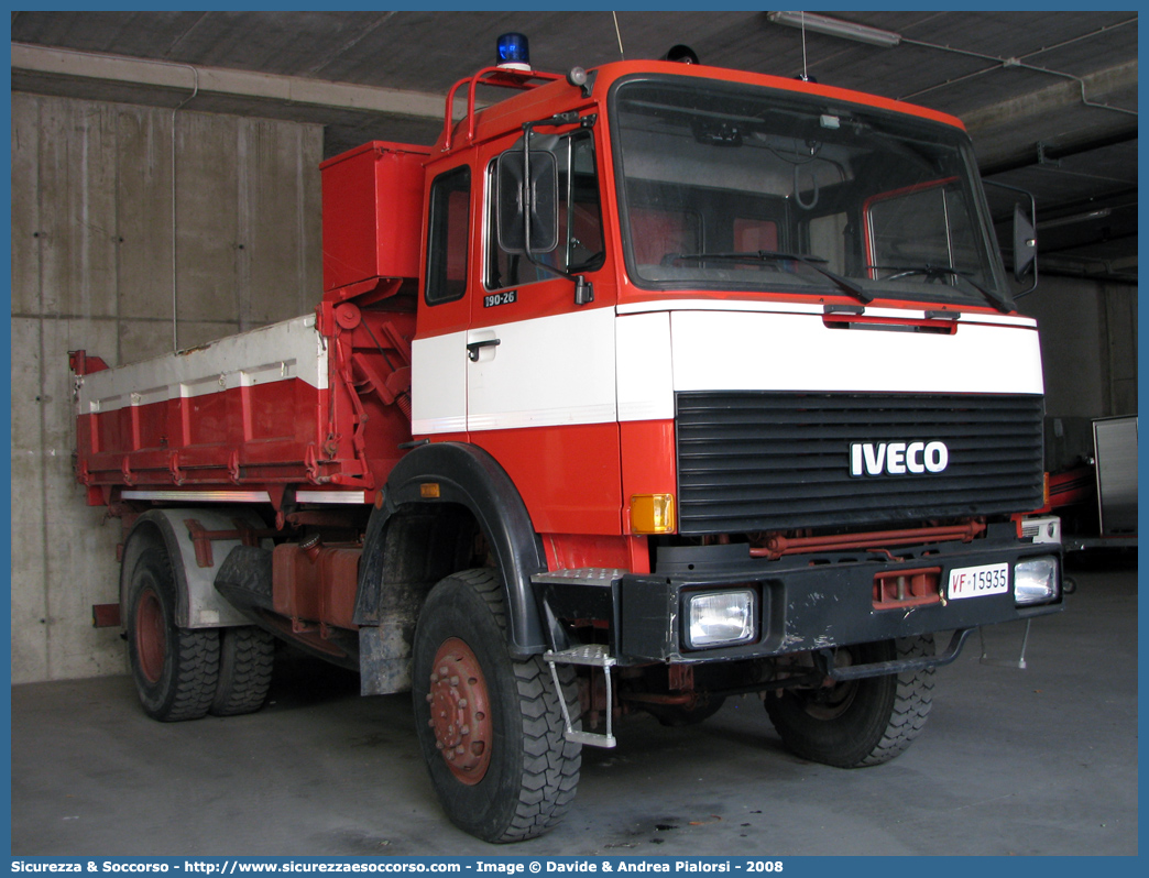 VF 15935
Vigili del Fuoco
Regione Autonoma Valle d'Aosta
Iveco 190-26
Parole chiave: VF;V.F.;Vigili;Fuoco;Regione;Autonoma;Valle;Aosta;Iveco;190-26;15935