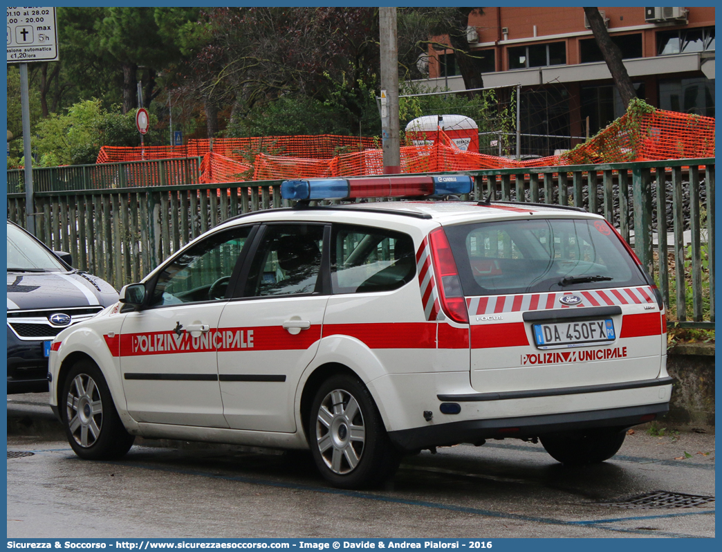 -
Polizia Municipale
Comune di Prato
Ford Focus Style Wagon I serie
Allestitore Ciabilli S.r.l.
Parole chiave: Polizia;Locale;Municipale;Prato;Ford;Focus;Style;Station;Wagon;SW;S.W.;Ciabilli