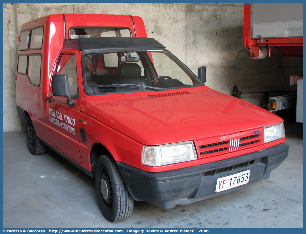 VF 17653
Vigili del Fuoco
Regione Autonoma Valle d'Aosta
Fiat Fiorino II serie
Parole chiave: VF;V.F.;Vigili;Fuoco;Regione;Autonoma;Valle;Aosta;Fiat;Fiorino;17653