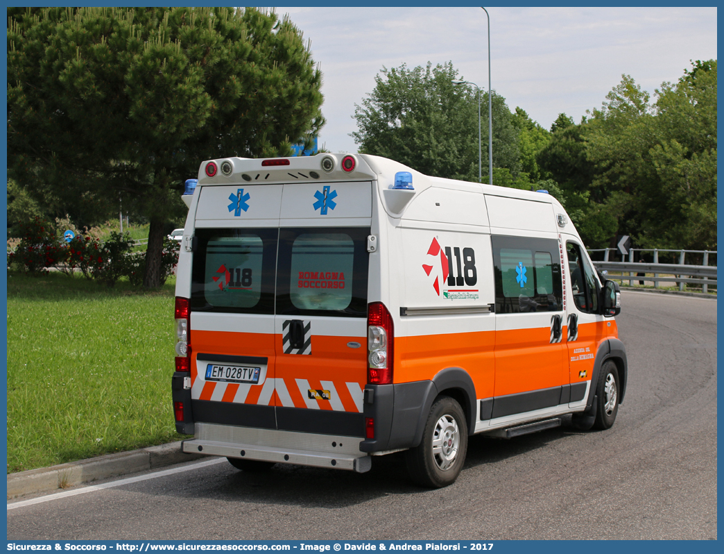 RA 08
118 Romagna Soccorso
Ambito Territoriale di Ravenna
Fiat Ducato III serie
Allestitore Vision S.r.l.
(variante)
Parole chiave: 118;Romagna;Ravenna;Soccorso;Ambulanza;Autoambulanza;Fiat;Ducato;X250;X 250;Vision