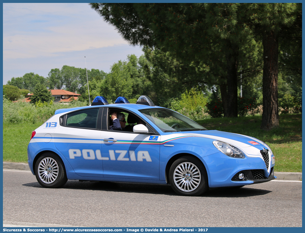 Polizia M2807
Polizia di Stato
Polizia Stradale
Alfa Romeo Nuova Giulietta
I serie II restyling
(I fornitura)
Parole chiave: PS;P.S.;Polizia;di;Stato;Stradale;Alfa;Romeo;Nuova;Giulietta