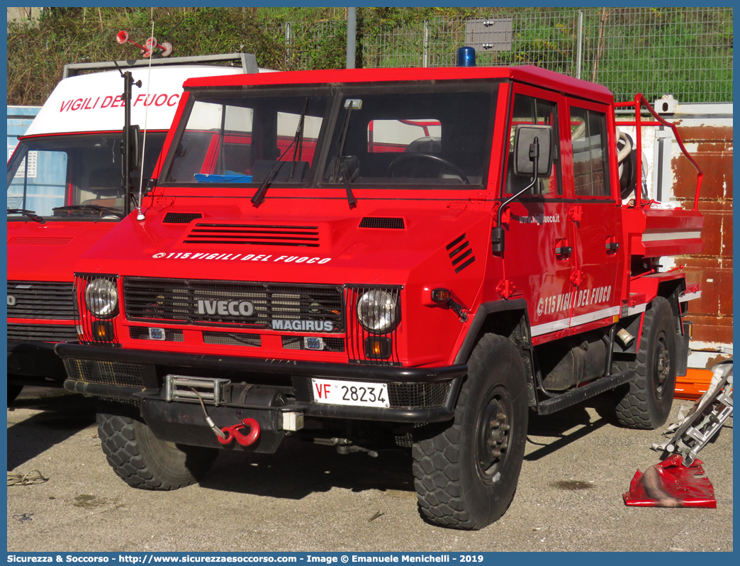 VF 28234
Corpo Nazionale Vigili del Fuoco
Iveco 40.10WM
Allestitore Magirus
Parole chiave: VVF;V.V.F.;Corpo;Nazionale;Vigili;del;Fuoco;Iveco;40.10;WM;VM90;VM 90;AIB