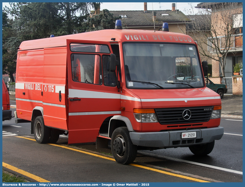 VF 21251
Corpo Nazionale Vigili del Fuoco
Mercedes Benz Vario 612D
Parole chiave: VF;V.F.;VVF;V.V.F.;Corpo;Nazionale;Vigili del Fuoco;Vigili;Fuoco;Autocarro;Autofurgone;Mercedes Benz;Vario;612D