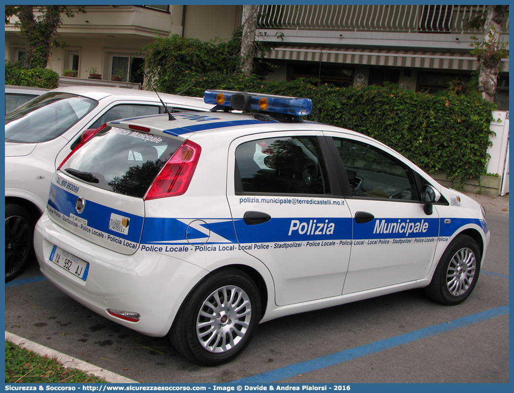 Polizia Locale YA932AJ
Polizia Municipale
Unione Terre di Castelli
Fiat Punto IV serie
Allestitore Bertazzoni S.r.l.
Parole chiave: Polizia;Locale;Municipale;Terre di Castelli;Castelnuovo Rangone;Spilamberto;Savignano sul Panaro;Vignola;Castelvetro di Modena;Marano sul Panaro;Guiglia;Zocca;Fiat;Punto;Bertazzoni;YA932AJ;YA 932 AJ