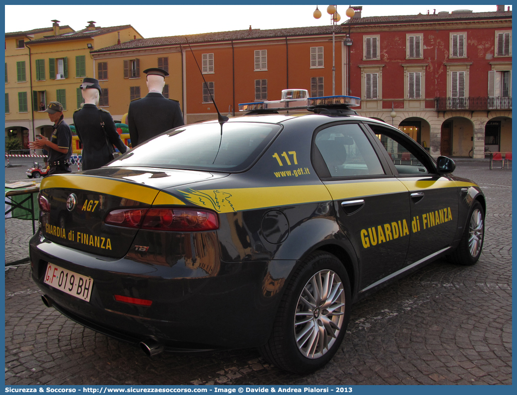 GdiF 019BH
Guardia di Finanza
Alfa Romeo 159
Parole chiave: GdiF;GDF;GF;Guardia;Finanza;Alfa;Romeo;159