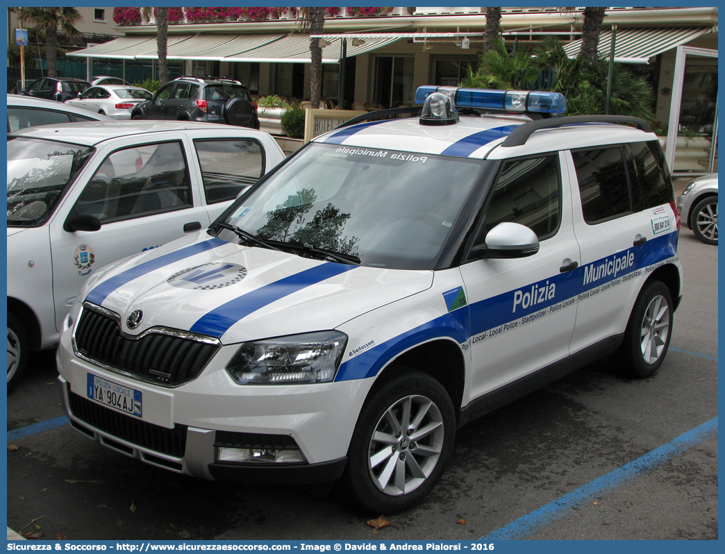 Polizia Locale YA904AJ
Polizia Municipale
Unione Comuni Bassa Reggiana
Skoda Yeti II serie
Allestitore Bertazzoni S.r.l.
Parole chiave: Polizia;Locale;Municipale;Bassa Reggiana;Boretto;Brescello;Gualtieri;Guastalla;Luzzara;Novellara;Poviglio;Reggiolo;Skoda;Yeti;Bertazzoni;YA904AJ;YA 904 AJ