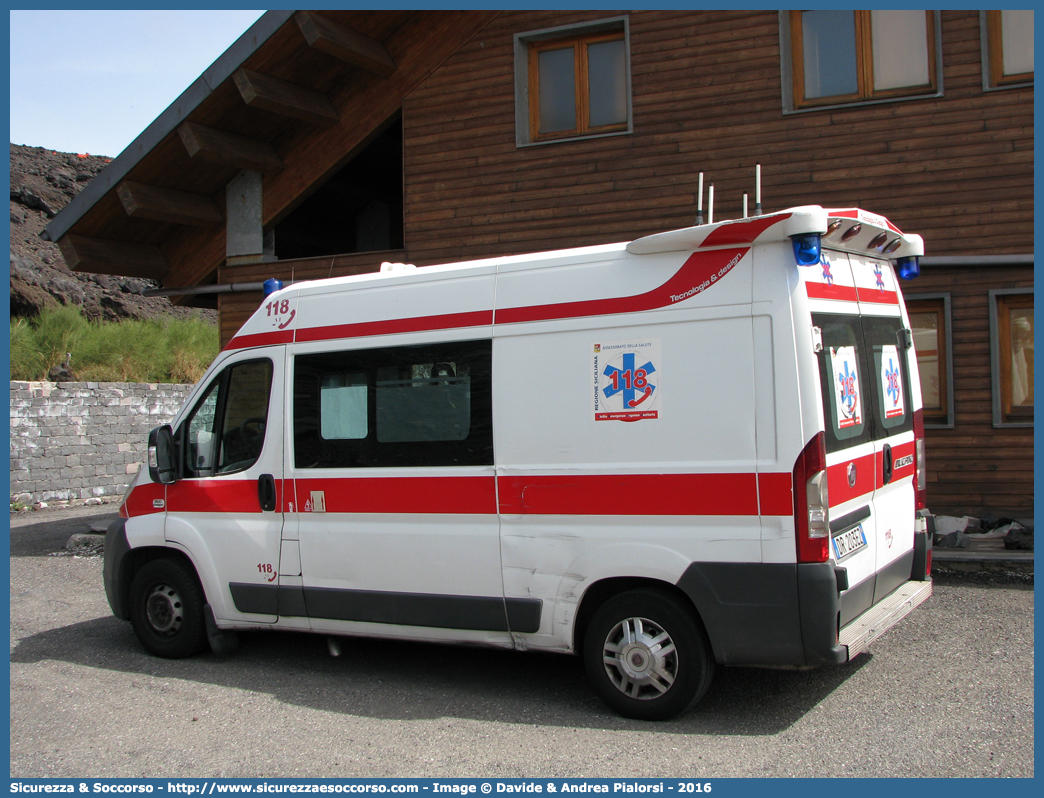 -
118 Sicilia Emergenza Urgenza Sanitaria
Fiat Ducato III serie
Allestitore Orion S.r.l.
Parole chiave: 118;Sicilia;Emergenza;Urgenza;Sanitaria;SEUS;S.E.U.S.;Ambulanza;Autoambulanza;Fiat;Ducato;X250;X 250;Orion